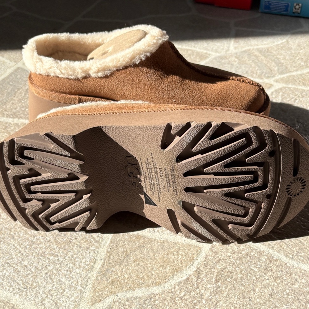 UGG w New Heights Cozy Clog Brand New in Box Ready to Ship - Picture 5 of 8